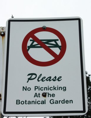 Niagara Parks, but NO picnics ??