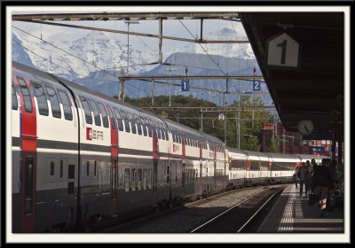 Loading Gauge Contrast + Mountains