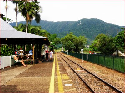 24.Cairns, waiting for train to Kuranda and rain forest.