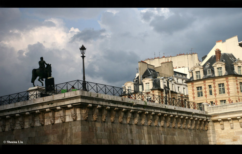  Paris