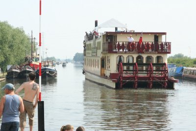 The floating hotel Oliver Cromwell leaves site
