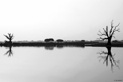 Taungthaman Lake