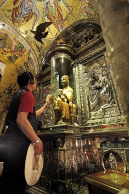 The Throne and the image of Our Lady