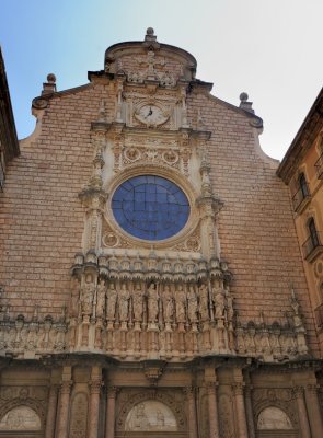 Facade of the Basilica - with the sculptures of Jesus and the twelve Apostles