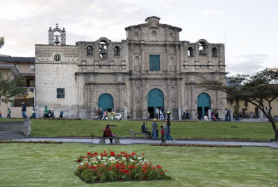 Plaza de Armas y Catedral de Cajamarca