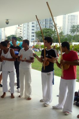 CAPOEIRA NO PARQUE DONA LINDU  P1050192-1.JPG