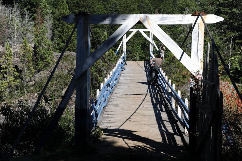 Pasarela over Rio Puelo Chile.jpg