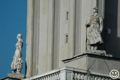 DSC_0914 river port building statues.jpg