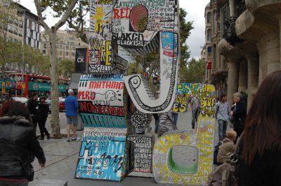 Barcelona street art-sculpture.jpg