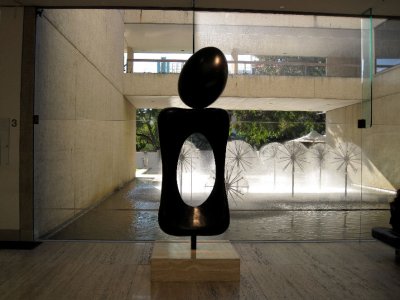 Monument cast 1970 by Joan Miro.jpg