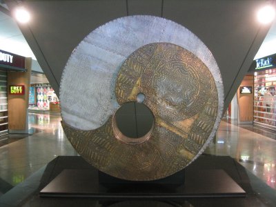 Ying Yang 1970 by VAN Lau at Hong Kong International Airport.jpg