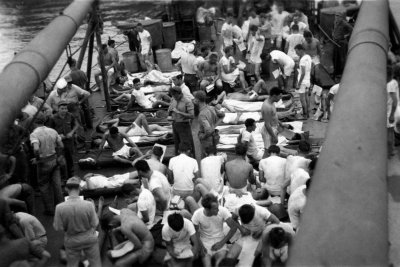USS Indianapolis - Survivors on deck of the USS Bassett (3)