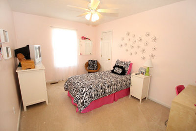 girls room web.jpg