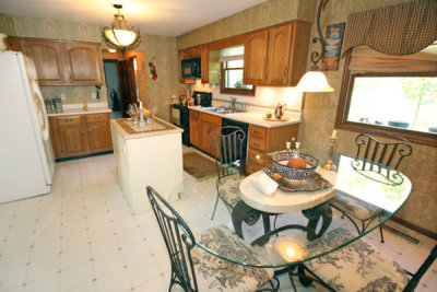 937 kitchen 2 web.jpg