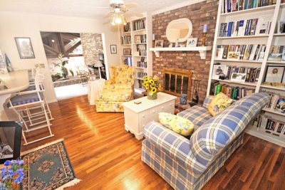 186 livingroom 1web.jpg