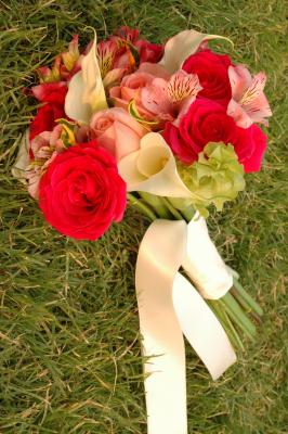 Roses, Calla Lilies, Astroemeria & greens - Photo by Cecilia Dumas