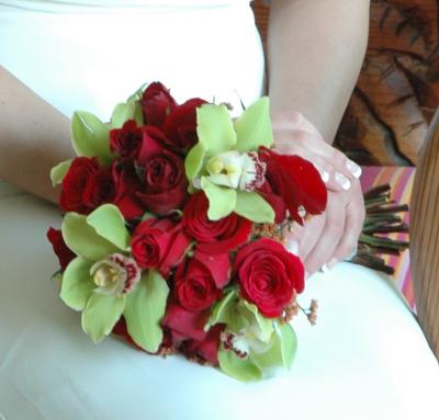 Roses & Green Orchids - Photo by Cecilia Dumas