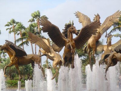 Front fountain at the Atlantis