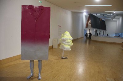 Erwin Wurm: Big Coat