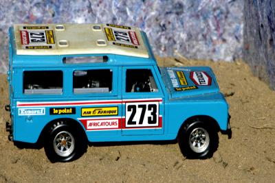 109 SERIES 2A LANDROVER STATION WAGON WITH TROPICAL ROOF ( DIE CAST)