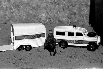 POLICE 109 STATION WAGON WITH HORSE TRAILER, HORSE AND MOUNTED CONSTABLE