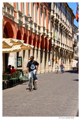 Vicenza-cyclist along arcade.jpg