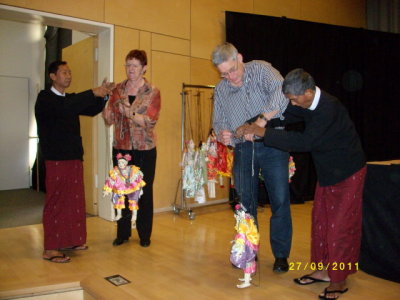 Htwe Oo Myanmar in Europa: Bottrop