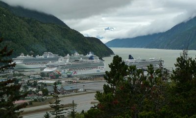 6000 touristes dbarquent  Skagway chaque jour / 6000 tourists coming to Skagway every day