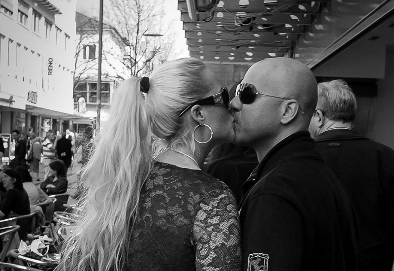 Kiss with Sunglasses
