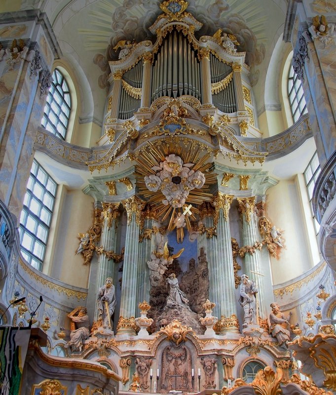 Frauenkirche (Church of our Lady) The Altar