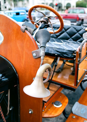 Old Horn, Old Car