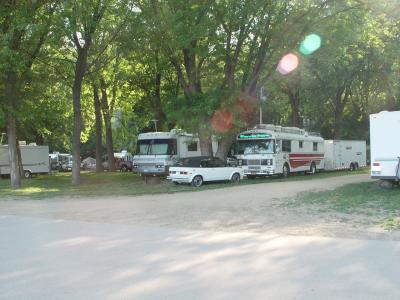 AS YOU CAN SEE THE CAMPSITE AT MILLERS RIVERVIEW PARK WAS VERY SHADY WHERE I CAMPED, THUS NO SATELLITE TV
