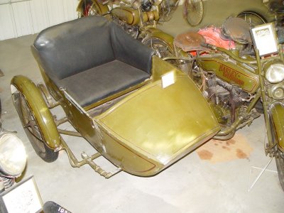A VERY ROOMY SIDE CAR, I BET THAT GUST WOULD LIKE THIS FOR HIS VIRAGO