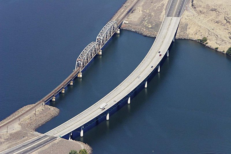Bridges on the Colombia