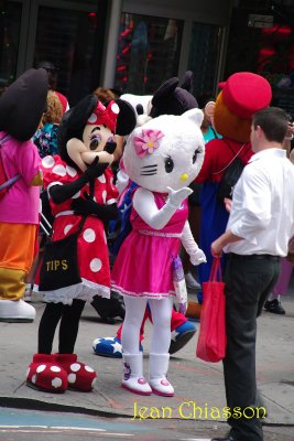 Hello Kitty & Minnie -Times Square - New York