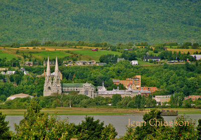 Basilique Sainte-Anne de Beaupr / C'est en 1658 que des Bretons en mer,fut sauvs par leurs appel  Sainte- Anne