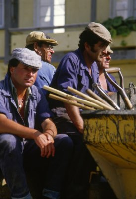 algarveworkmen1sk.JPG