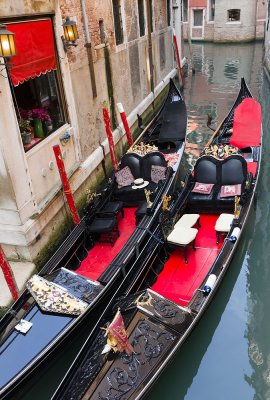tworedgondolas.jpg