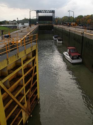 doors closing to allow water to fill...