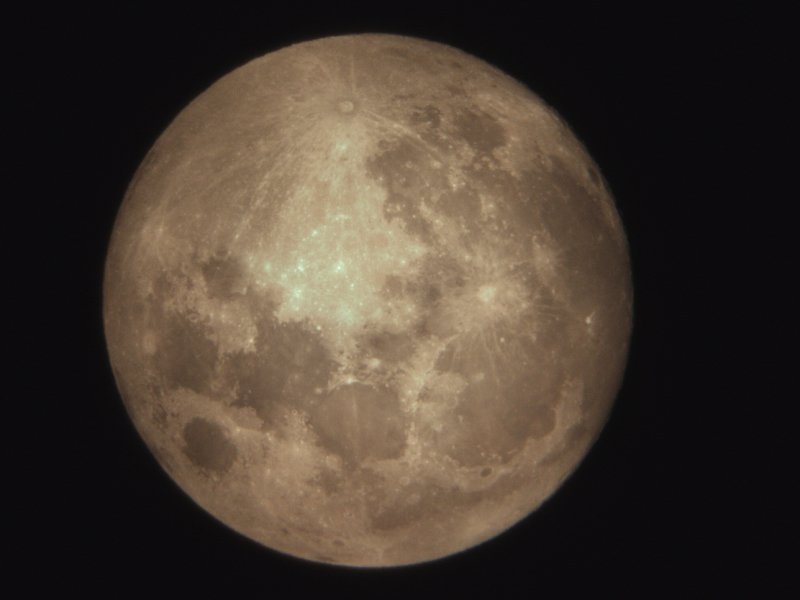 xz1_moon_raw_600mm_14jun11.jpg