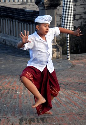 Indonesia 2 May 2012 401 Bali Boy Dancing