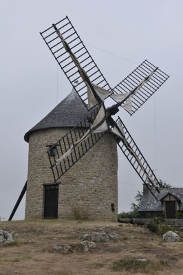 Windmill-Dol-de-Bretagne .JPG