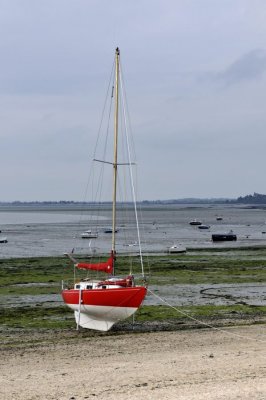Cancale-Sailboat on the beach.JPG