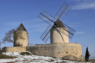 Régusse Windmills.JPG