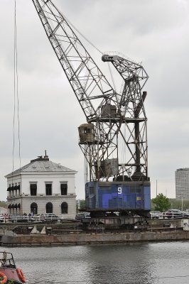 20120518-Old floating crane(museum).JPG