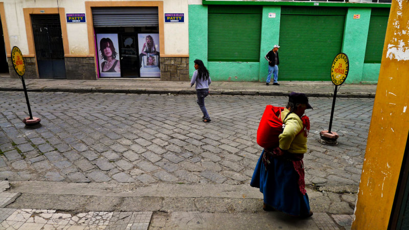 The street as a stage, Cuenca, Ecuador, 2011