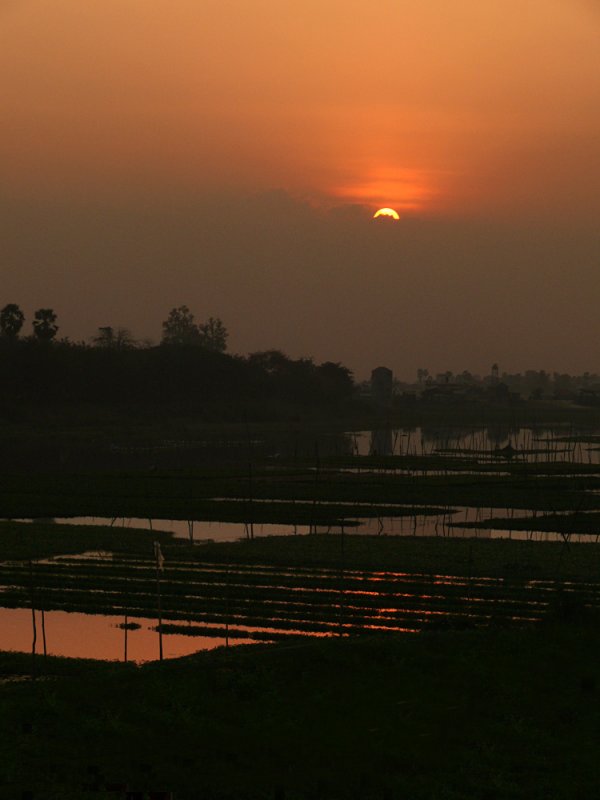 Vanishing sunset, Phnom Penh, Cambodia, 2008