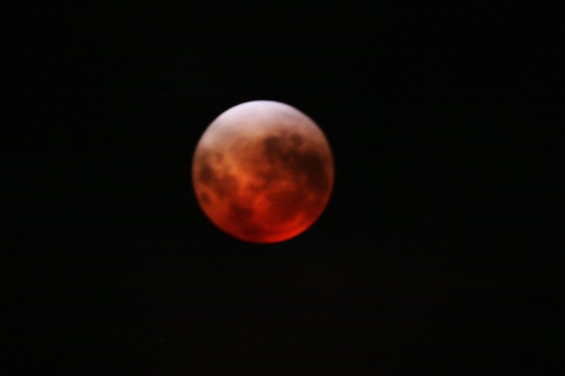 Lunar Eclipse 11 Dec 2011 totailty.jpg
