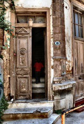 Antique door (Valparaiso, Chile).JPG