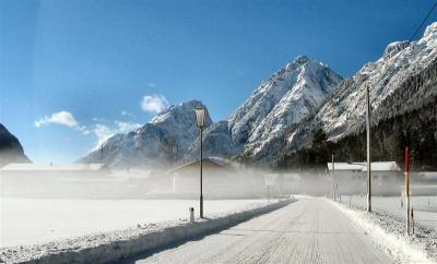 Mist on a snowy road.JPG